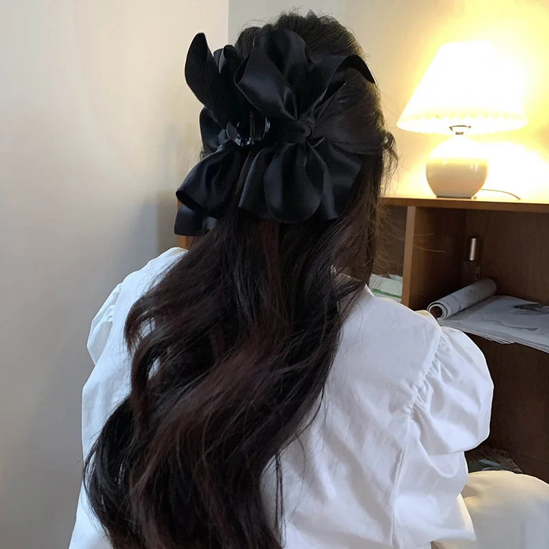 Elegant Large Black Hair Claw Clip - Trendy Solid Color Accessory