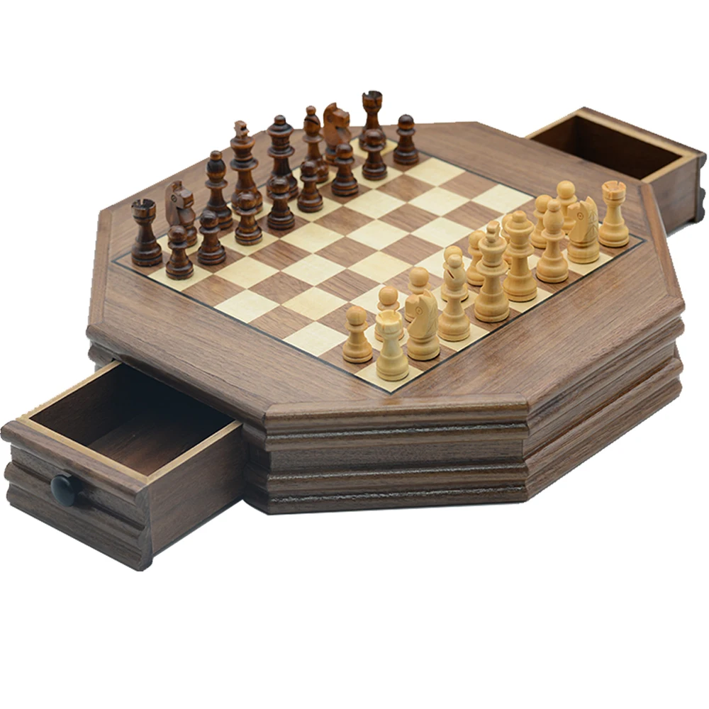 Os tabuleiros mais criativos de xadrez.  Chess board, Themed chess sets,  Chess set