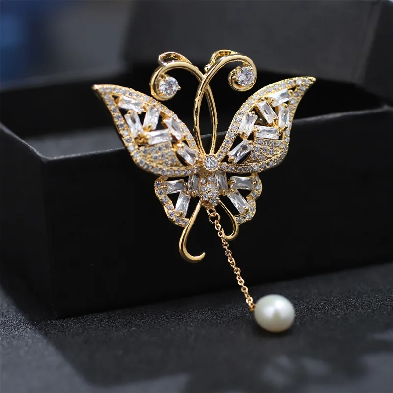 

New creative freshwater pearl brooch micro-set zirconia clothing jewelry pendant corsage flower