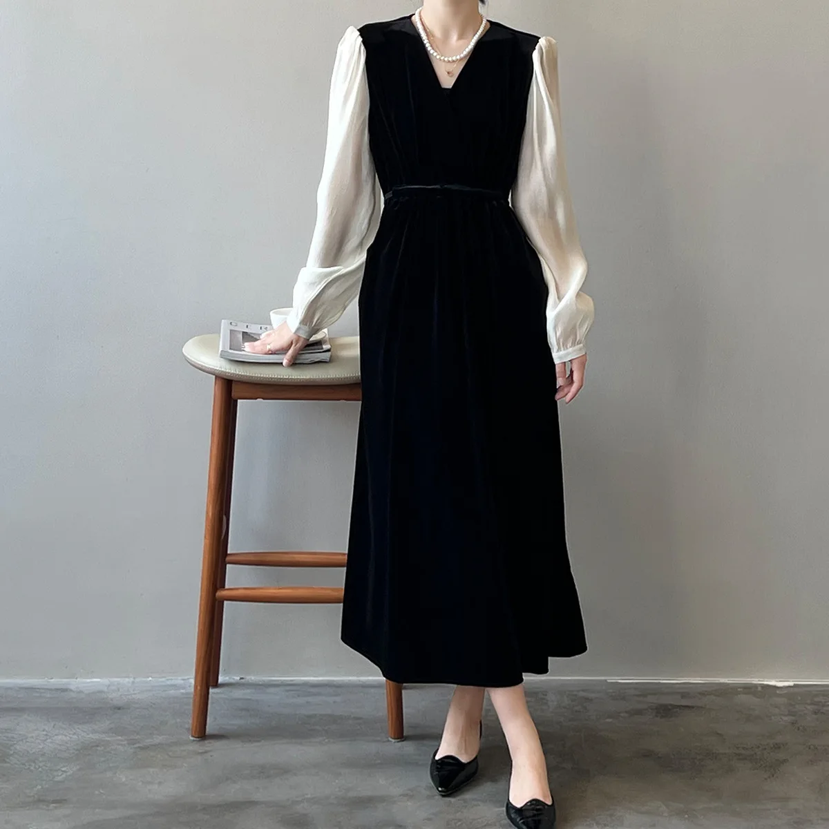 

V-neck Long Sleeve Long Dress 2023 Autumn New French Retro Elegant Patchwork Contrast Color Bubble Sleeve Belted Maxi Dresses