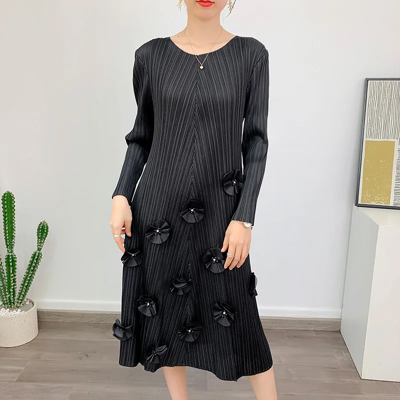 

Pleated Dress New 2023 Spring Solid V Neck Pin Flower Loose Size Medium Length Dresses For Women Fashion Clothing