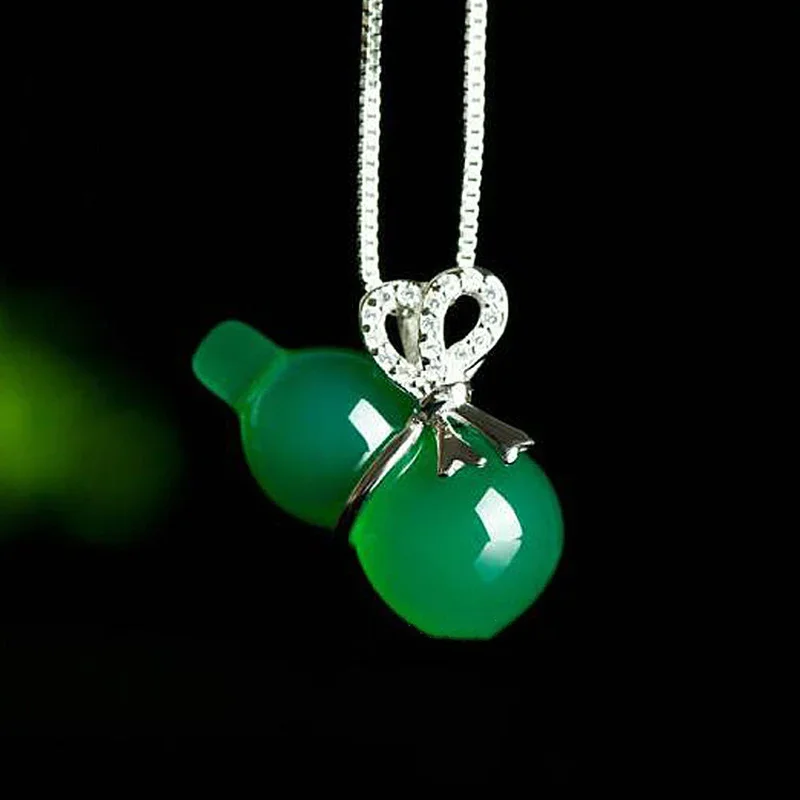 

Natural Green Chalcedony Hand-carved Gourd Pendant Fashion Boutique Jewelry Men and Women 925 Silver Inlaid Agate Necklace