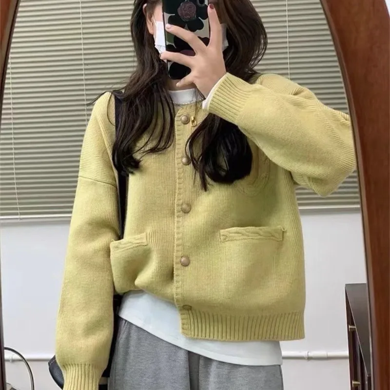 

Xiaoxiangfeng Women's Autumn and Winter New Lazy Style Loose and Versatile Soft Glutinous Short Sweater Coat Trend