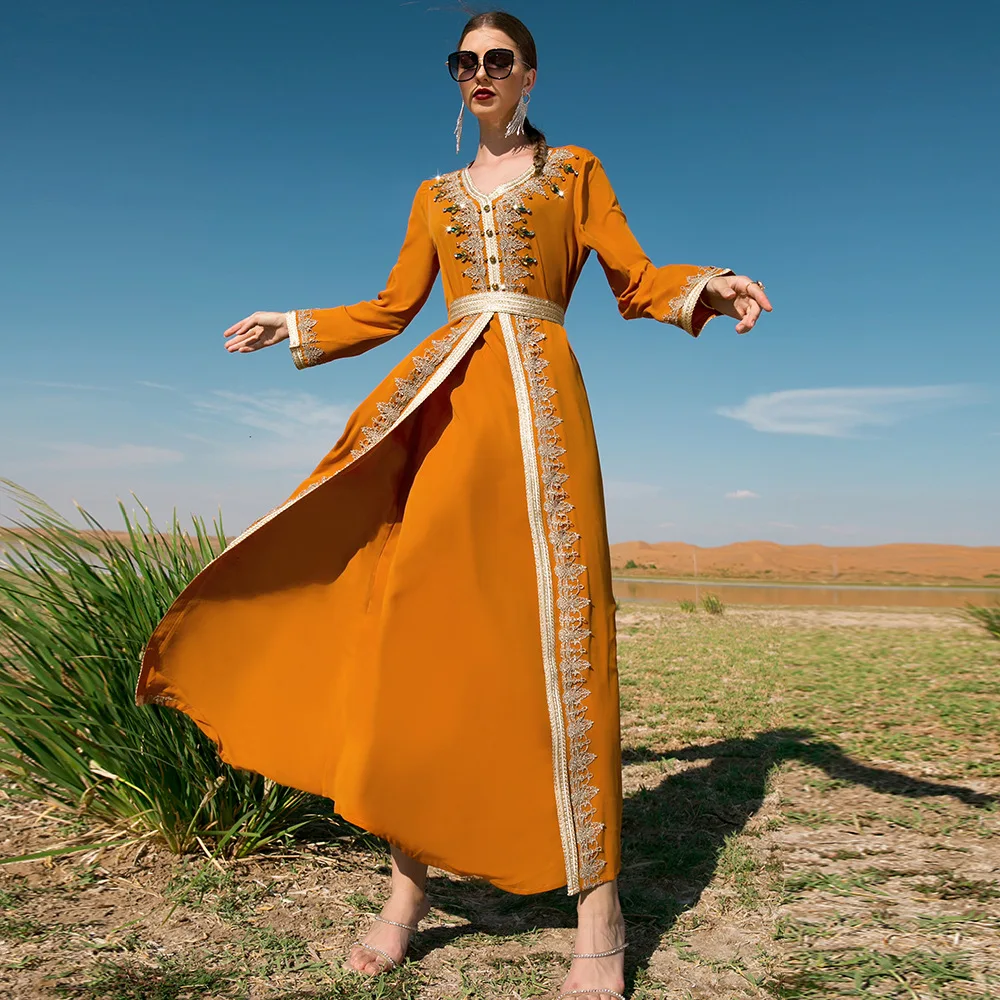 Рисунок 2 - Новое оранжевое кружевное вечернее