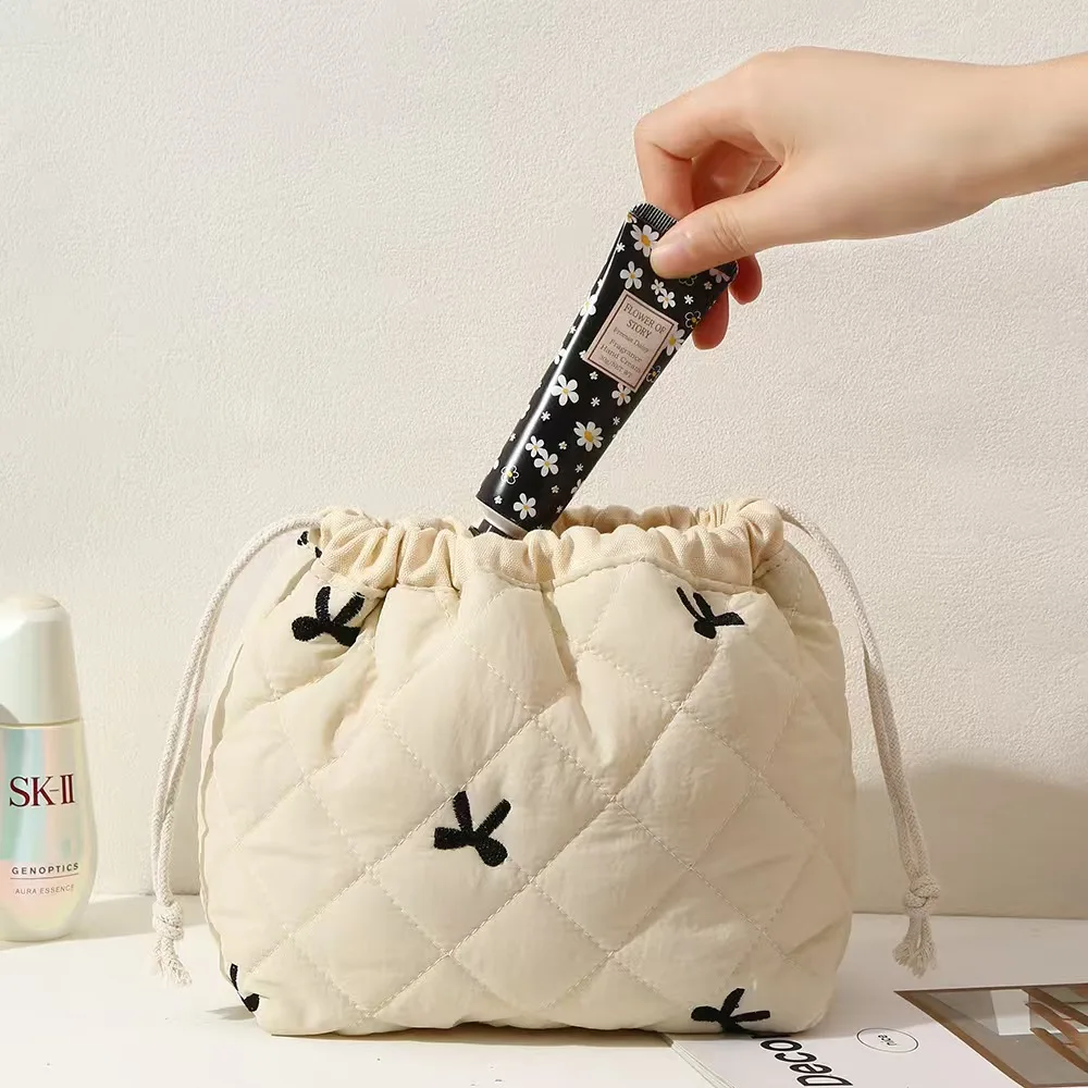 Quilted Makeup Bag Floral Cosmetic Bag Cute Travel Toiletry Bag Soft Aesthetic Drawstring Pouch Padded for Women Girl Косметичка