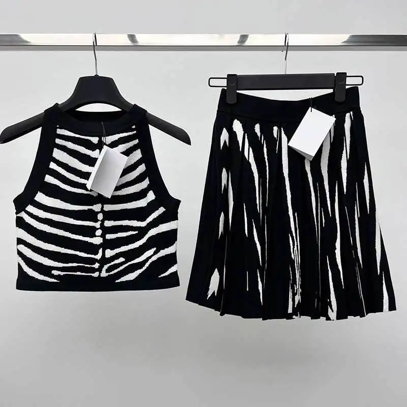 

Y2K New Zebra Knitted Skirt Suit Sexy Short Halter Tank Top And High Waist A-line Pleated Skirts Women Jacquard Two Piece Sets