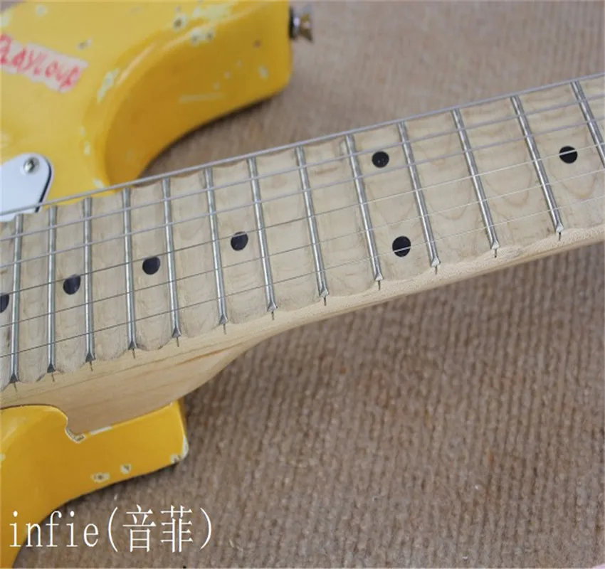 High Quality with synchronized tremolo Imitation of the old one Yellow Signature Electric Guitar