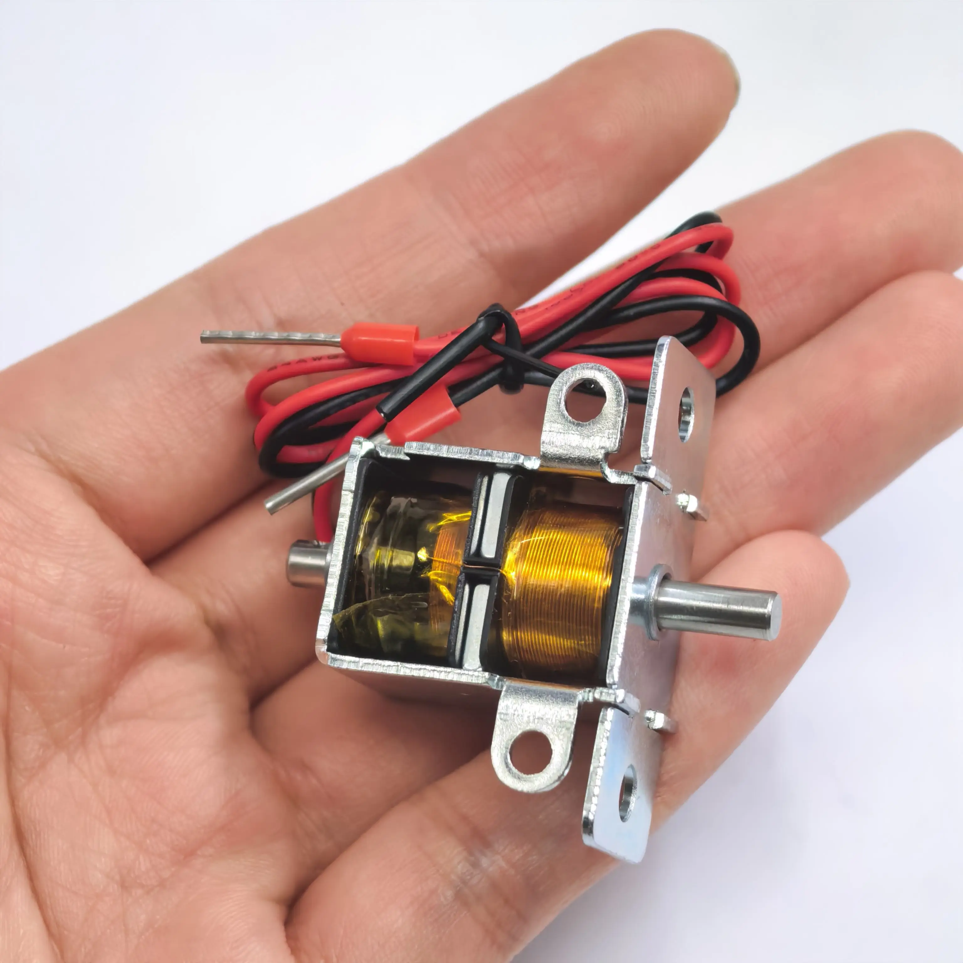 DC12V 2-Way Self-Holding Solenoid MINI 6 มม.Push-Pull ประเภท self-holding แม่เหล็กไฟฟ้าสําหรับล็อคอิเล็กทรอนิกส์ 1