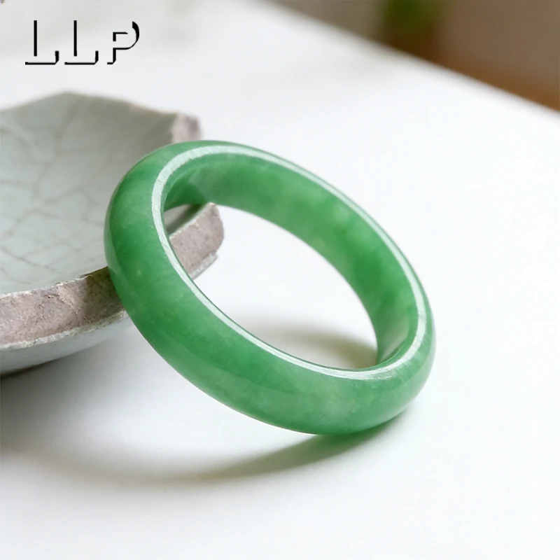 Luxurious Natural Jade Green Emerald Ring – Versatile Elegance