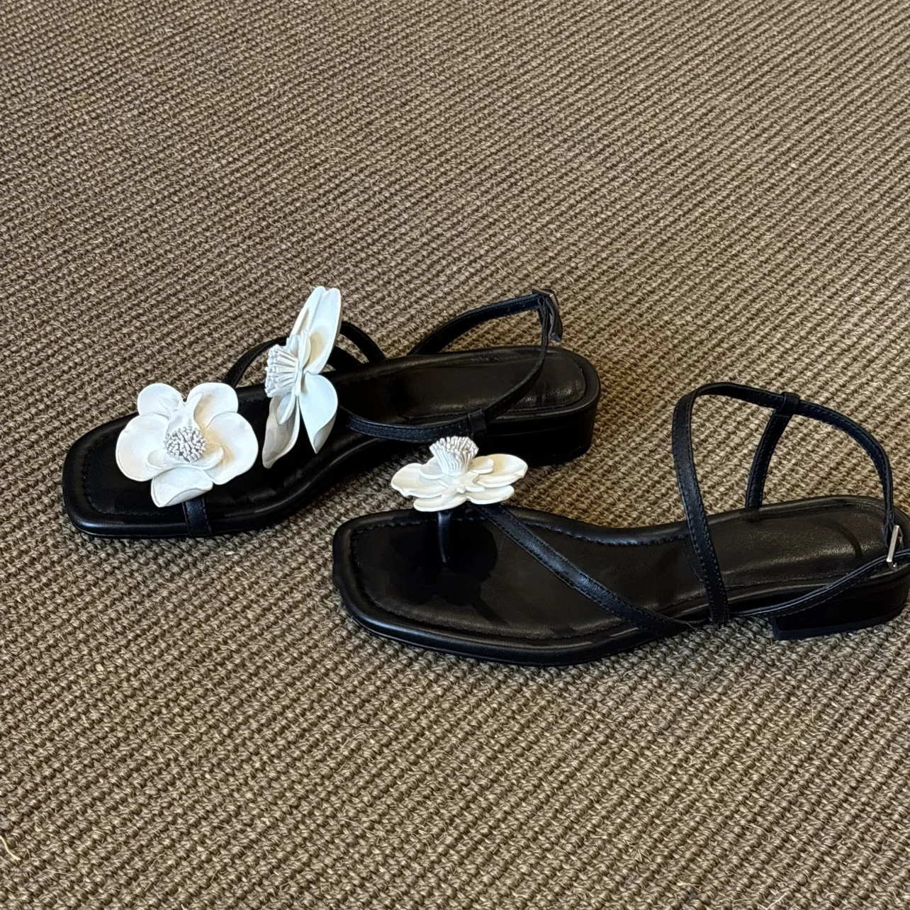 Sandales Plates Manolo Blahnik Petala 3D – Camélia Rose Daim, Pointures 41 Et 41,5, Neuf Sans Emballage