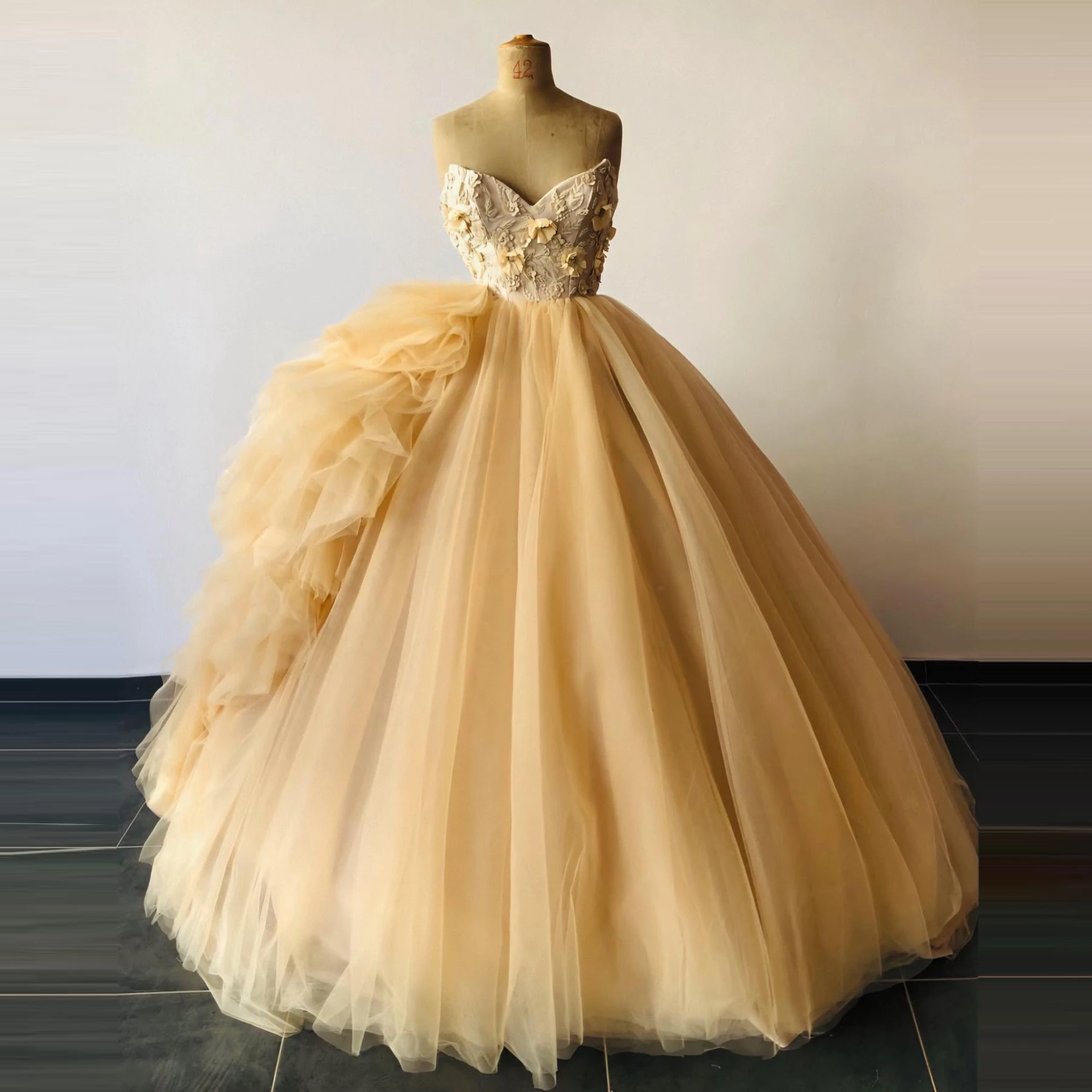 

Extra Fluffy Mesh Celebrity Dresses Elegant Strapless 3D Flowers Long Prom Party Gowns Real Photos Tulle Puffy Pageant Dress