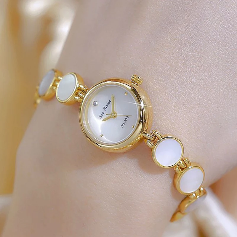 Elegant Women's Gold Bracelet Watch - Stylish & Fashionable Timepiece