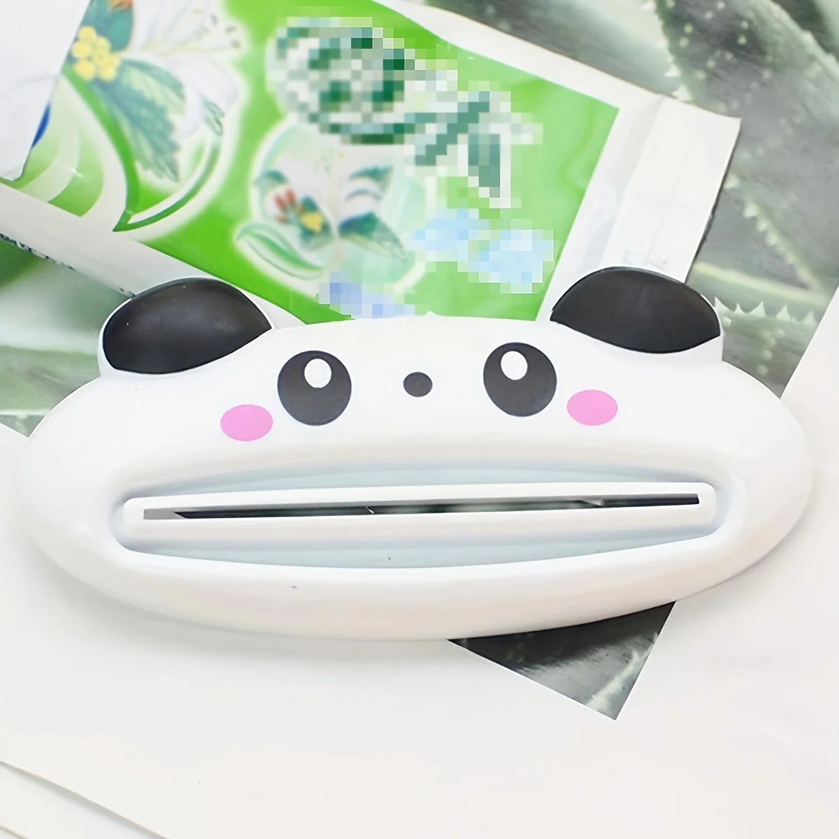 Cute Cartoon Rolling Toothpaste Squeezer Dispenser Facial Cleanser Clips Toothpaste Holder Tube Saver Bathroom Accessories