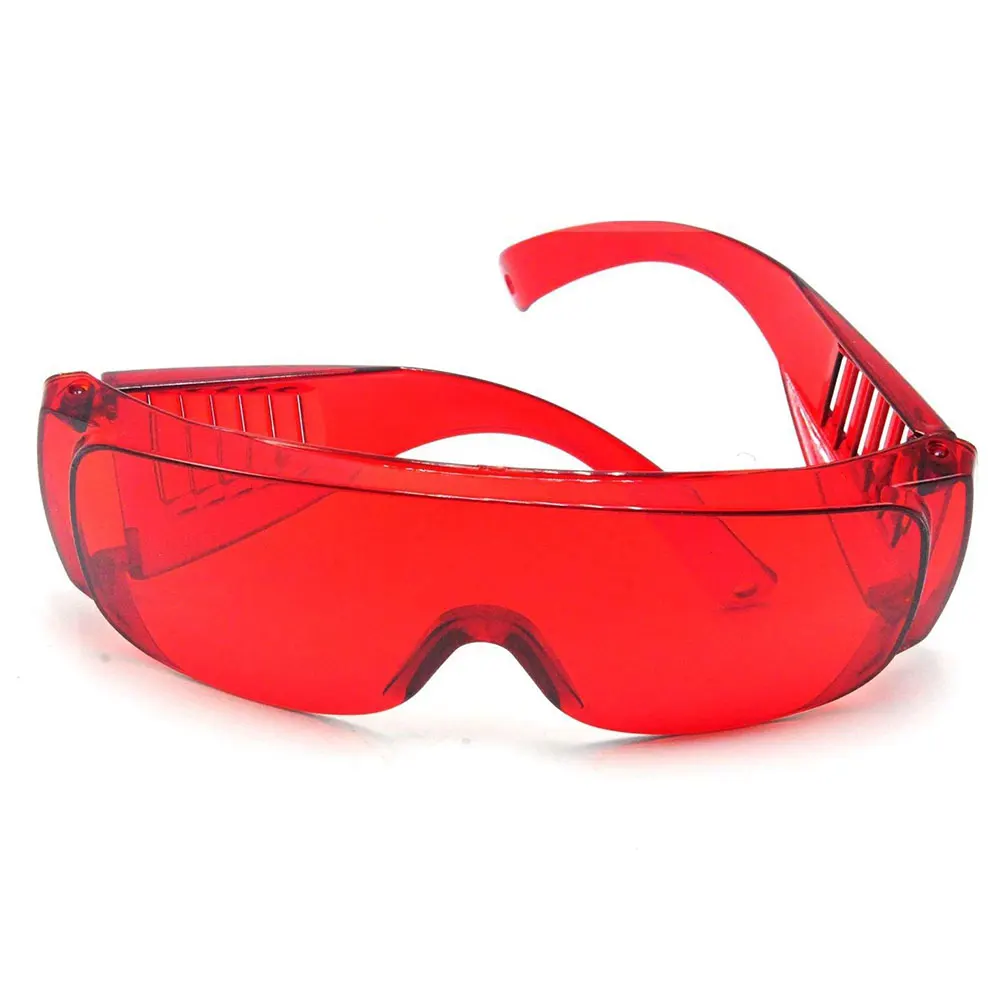 Paire de lunettes anti-lumière bleue pour écran vue de profil, avec reflets bleutés sur les verres.