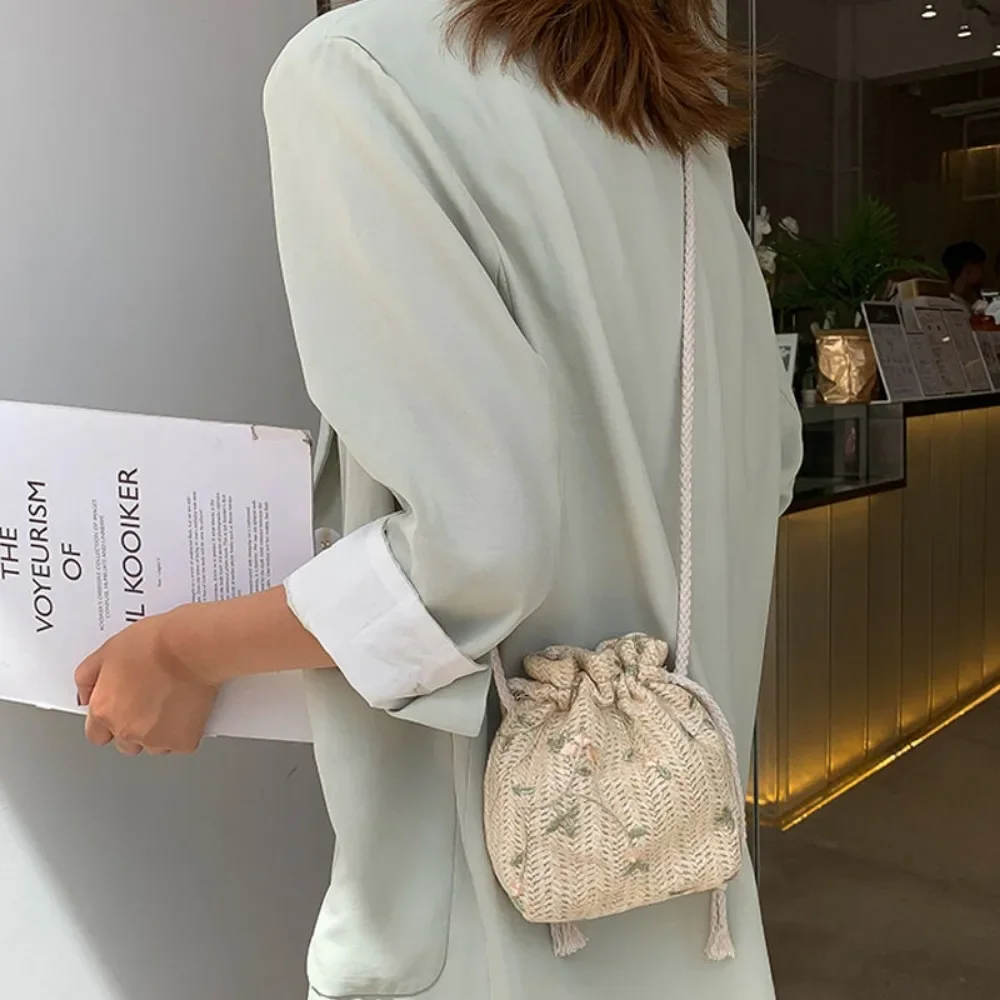 Fashion Small Shoulder Bags Women Beach Straw Woven Flower Embroidery Bags Ladies Lace Crossbody Handbags Drawstring Bucket Bag
