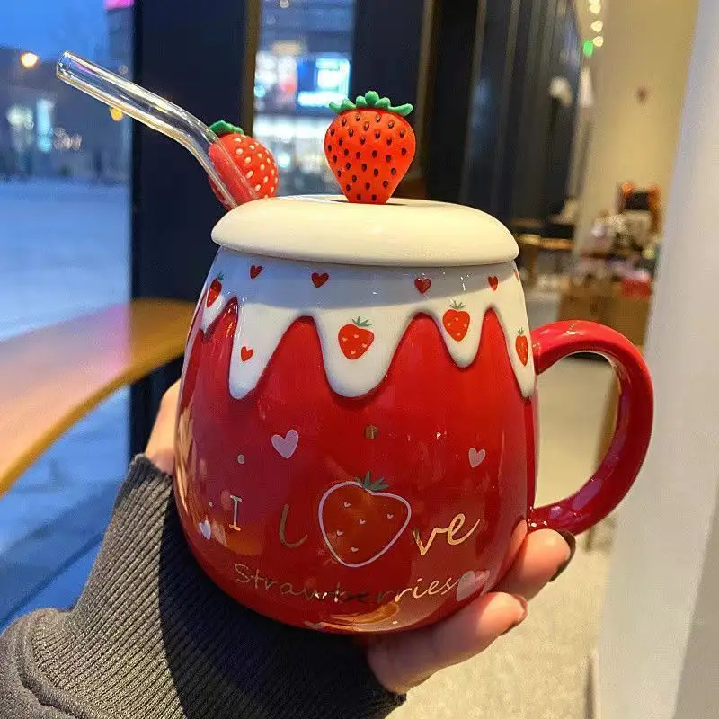 

500ml Large Capacity Ceramic Cute Strawberry Coffee Mug with Lid and Spoon Porcelain Breakfast Milk Oatmeal Cup Drinkware