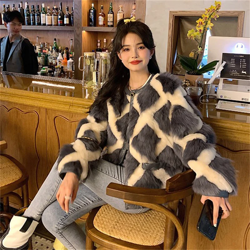 Women's Luxury Winter Thermal Fur Coat High Quality Wool Fur Coat Fashion Chequered Design Outdoor Winterproof Fur Coat