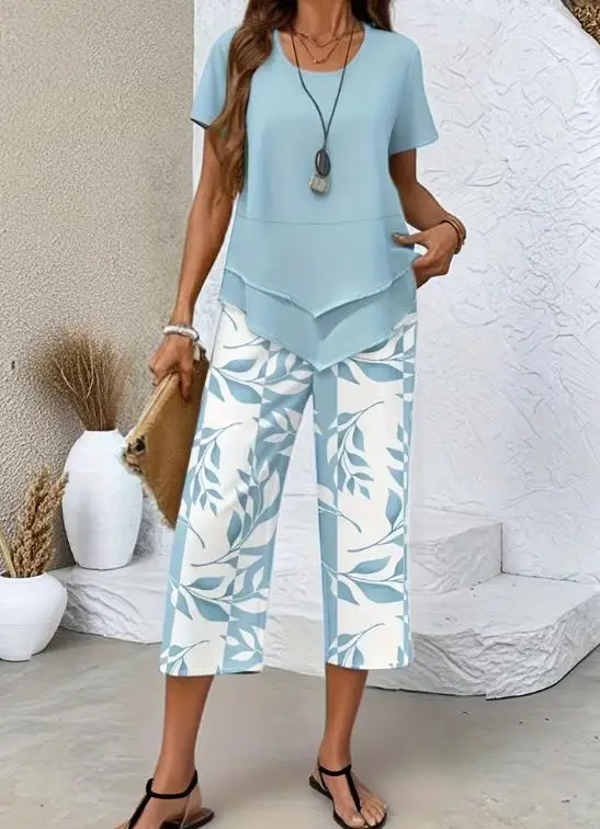 Women’s casual 2-piece summer set layered T-shirt and leaf print cropped pants blue