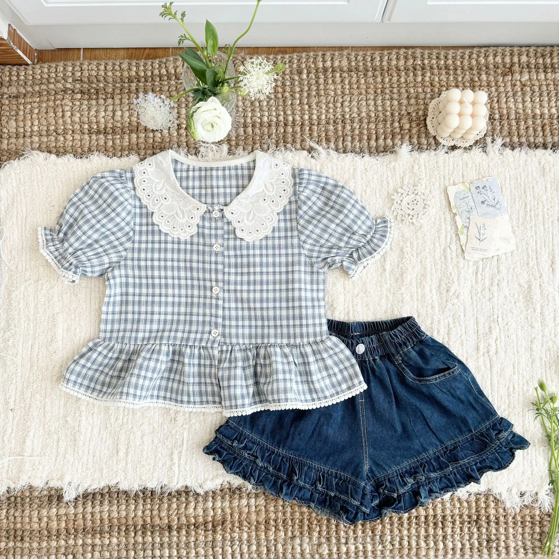 2026 여름 새로운  블라우스 소녀의 반팔 격자 무늬 셔츠 스티치 자수 인형 칼라 셔츠 3-8Y 아동용 탑 의류