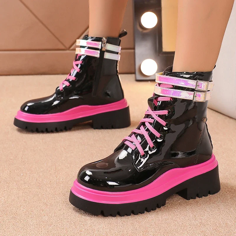 

Ботильоны женские из лакированной кожи, смешанные цвета, на массивной платформе, с пряжкой, на шнуровке, обувь в стиле панк на толстой подошве