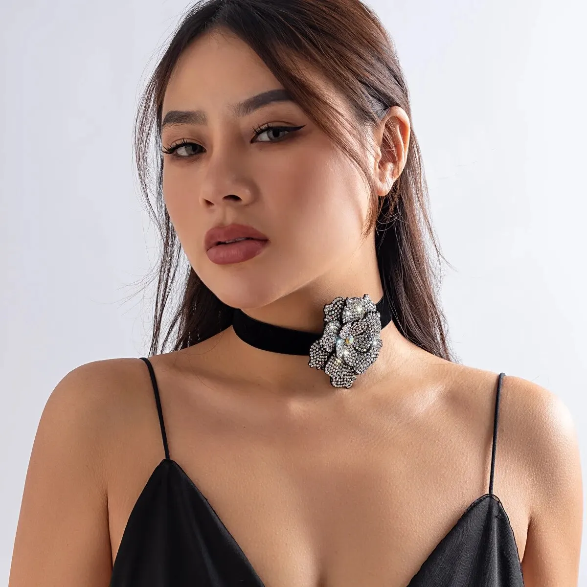 Exaggerated Big Rhinestone Flower Short Choker Necklace for