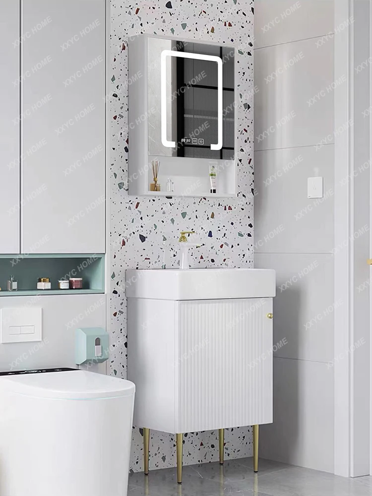 

Шкаф для умывальника из массива дерева в маленькую квартиру