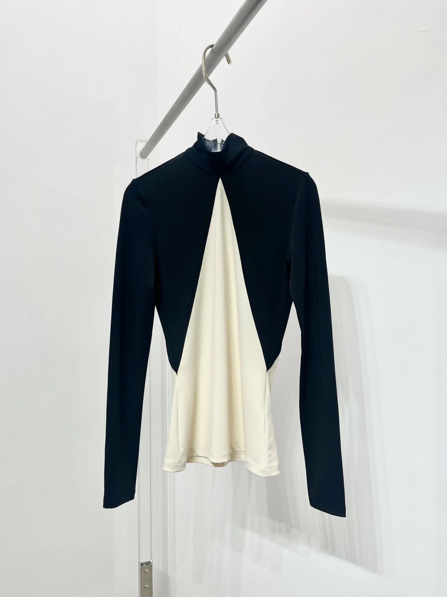 

The fabric of the color-blocking top is soft and comfortable 2023 summer new hot