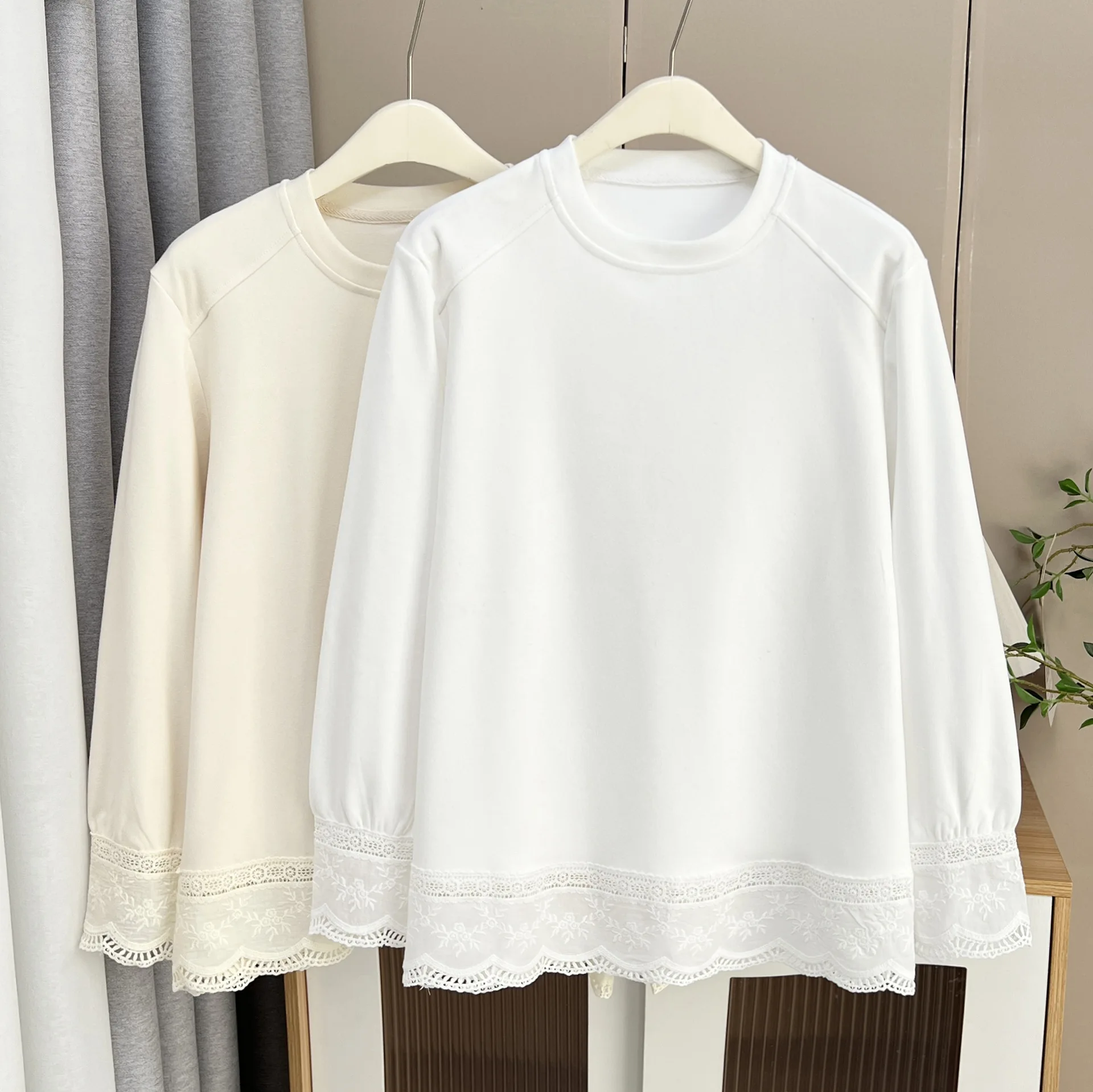 XXXXL Fashion Plus Size Woman Clothing T-Shirt New Autumn Winter Style Casual Lace Patchwork Hem DE Velvet Warm Base Tops 2535