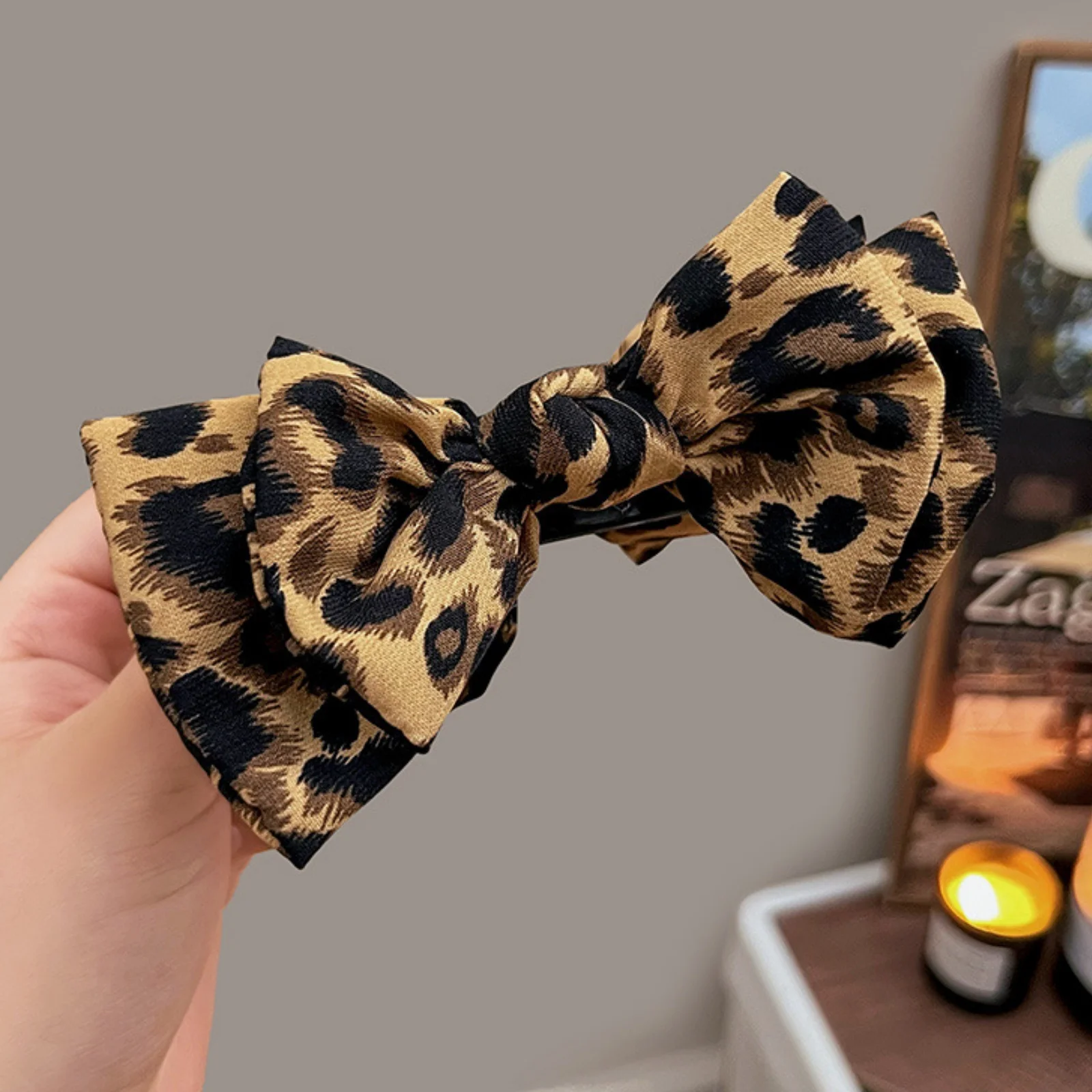 1pc Vintage Leopard Print Bow Premium Hair Grab Hair Accessory is suitable for women to wear
