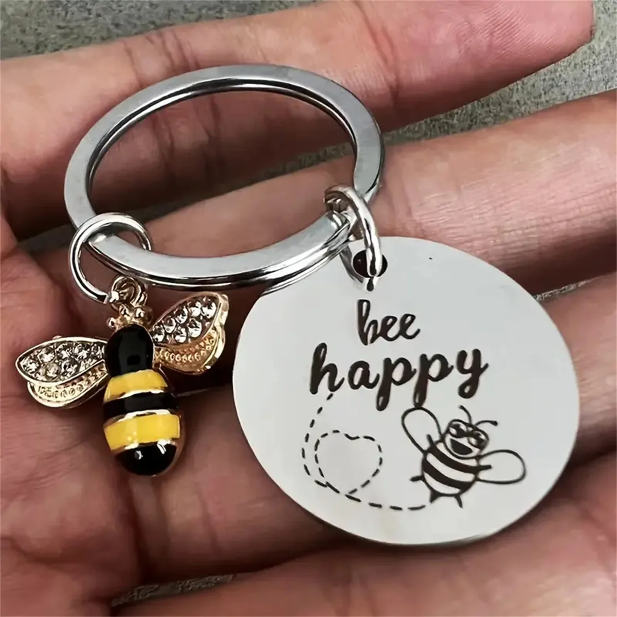 سلسلة مفاتيح Bee Happy - هدية ملهمة للنساء والأم و...