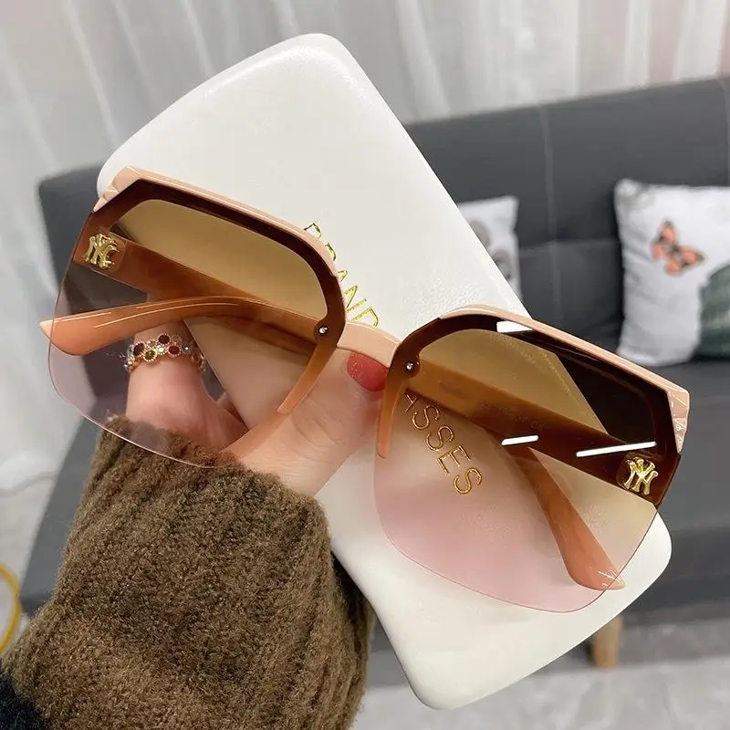 

Half Frame INS Gradual Change Ocean Piece Big Sunglasses for Women Men Fashion Square Style UV400 Protection Eyewear