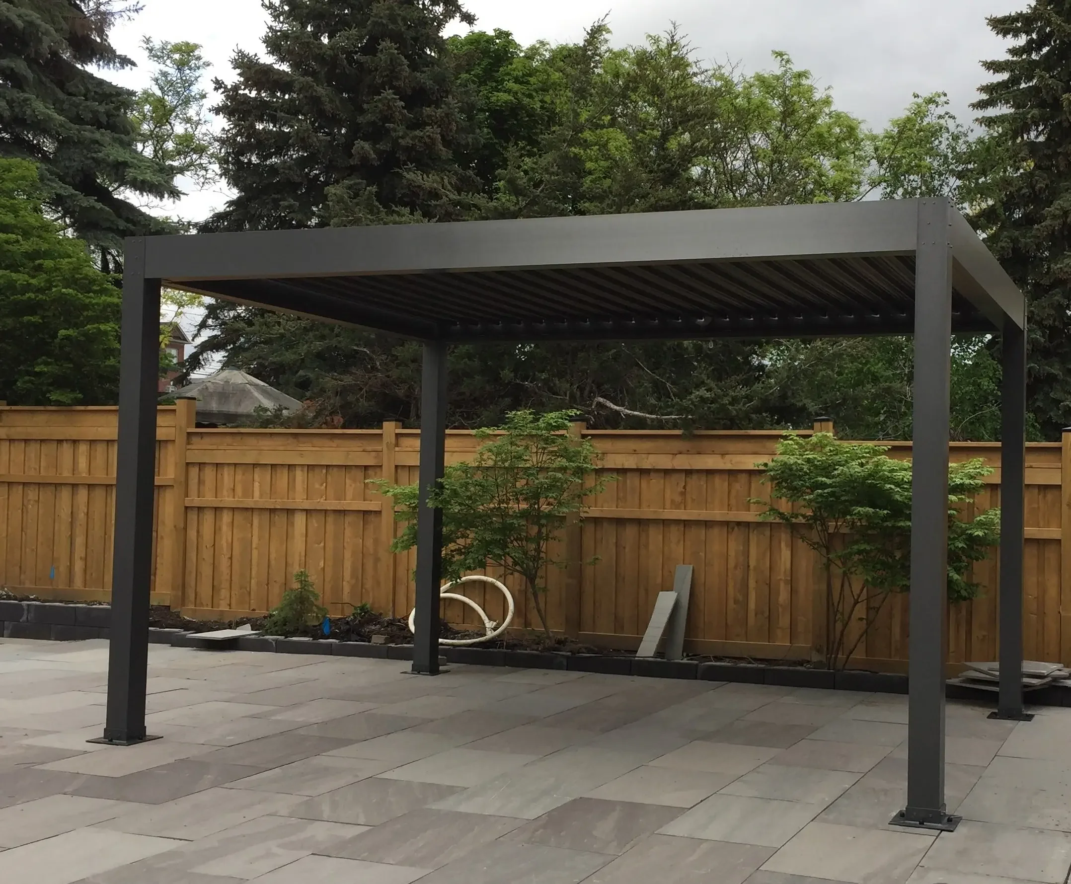 

Outdoor Garden Bioclimatic Sunshade Aluminum Louvered Pergola in Home Yard