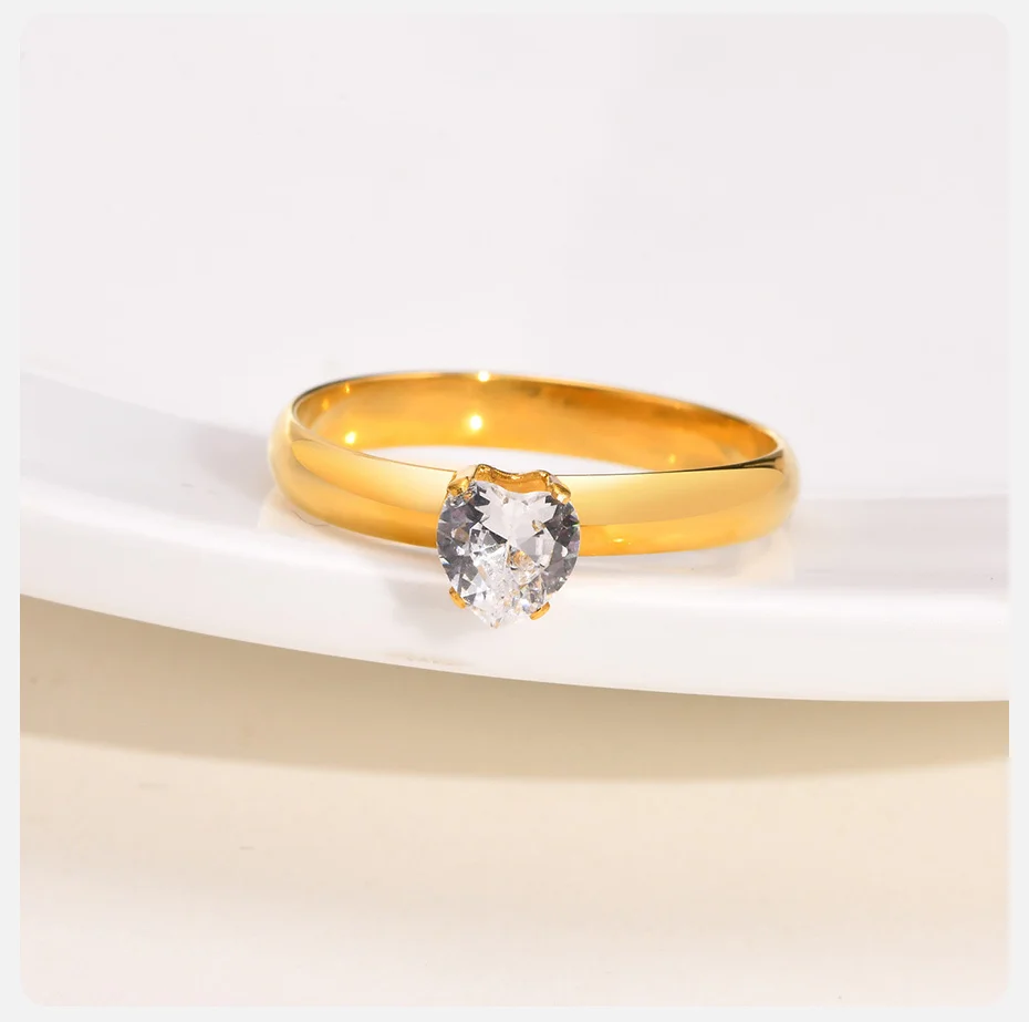 Vnox Klassische Herz-CZ-Stein-Verlobungsringe für Frauen, wasserdichter goldfarbener Edelstahl-Ehering-Schmuck – Detail 5