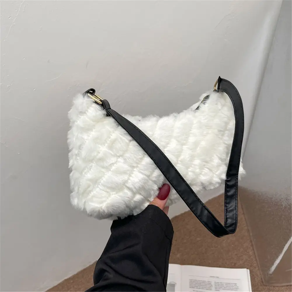 

Women Autumn and Winter Soft Plush Shoulder Bags Underarm Bag Furry Fluffy Totes Female Large Capacity Handbags 2022 New