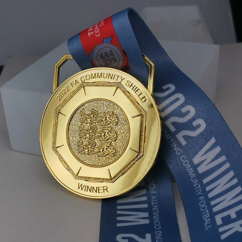15 CM Height Community Shield Trophy Metal Soccer For Collector