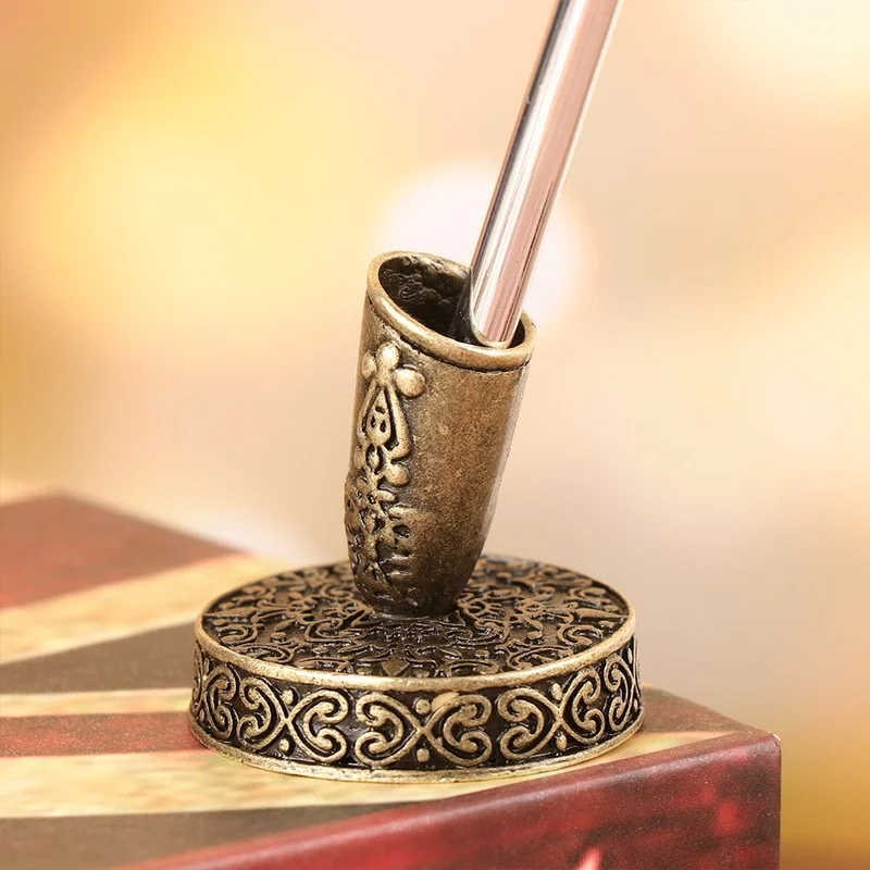 

1 PC Vintage European Style Pen Holder with Metal Round Base for Feather Quill Dip Pens Gifts School Office Supplies Stationery