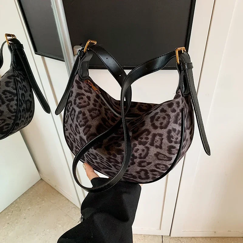 New Simple Leopard Print Zipper Nylon Youth Crossbody Bags 2025 High Quality Large Capacity Casual Commute Shoulder Bags - Image 2