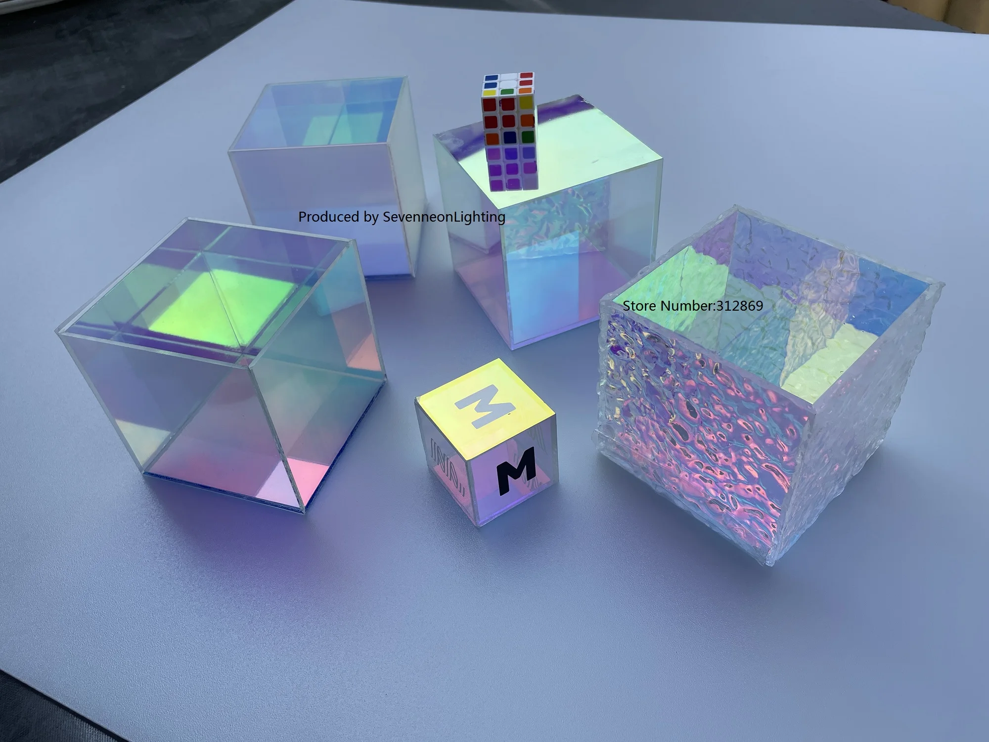 10*10*10CM Iridescent Rianbow Colorful Acrylic Display Box Cube for Game/Desk/Home Decor,Lovely Small Gift and Jewelry