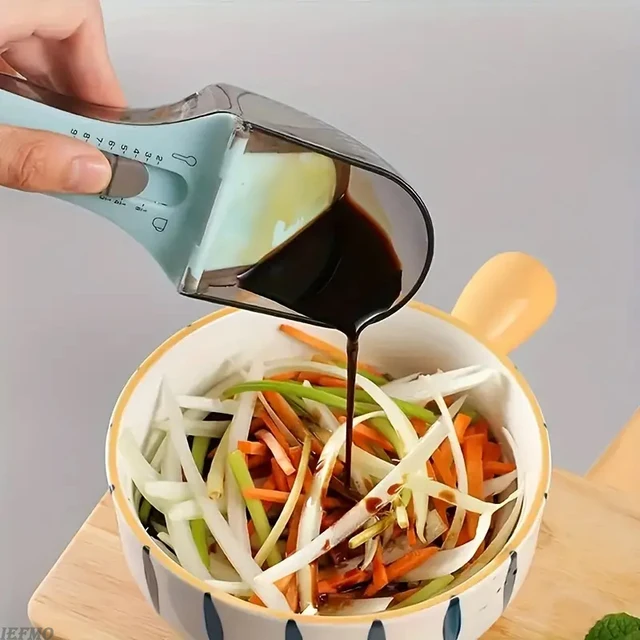 Adjustable Measuring Cup with Handle 5