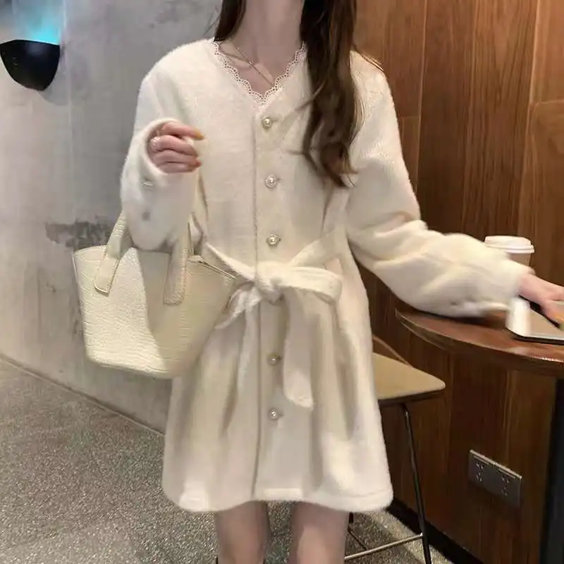 ������ ��Ƽ�� ��Ʈ �巹��, ĳ�־� �� �Ҹ� a-���� �̴� ������ �巹�� �κ�, �ʹ� Vestidos �����, 2022 �� �ܿ�