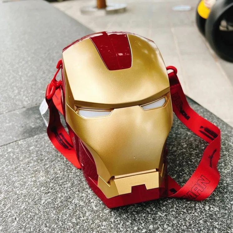 アイアンマン　ポップコーンバケッド ディズニーランドの「アイアンマン」ポップコーンバケットが