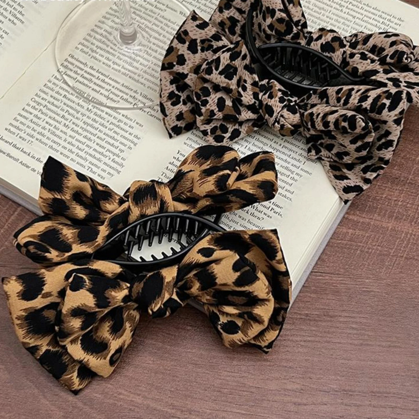 1pc Vintage Leopard Print Bow Premium Hair Grab Hair Accessory is suitable for women to wear
