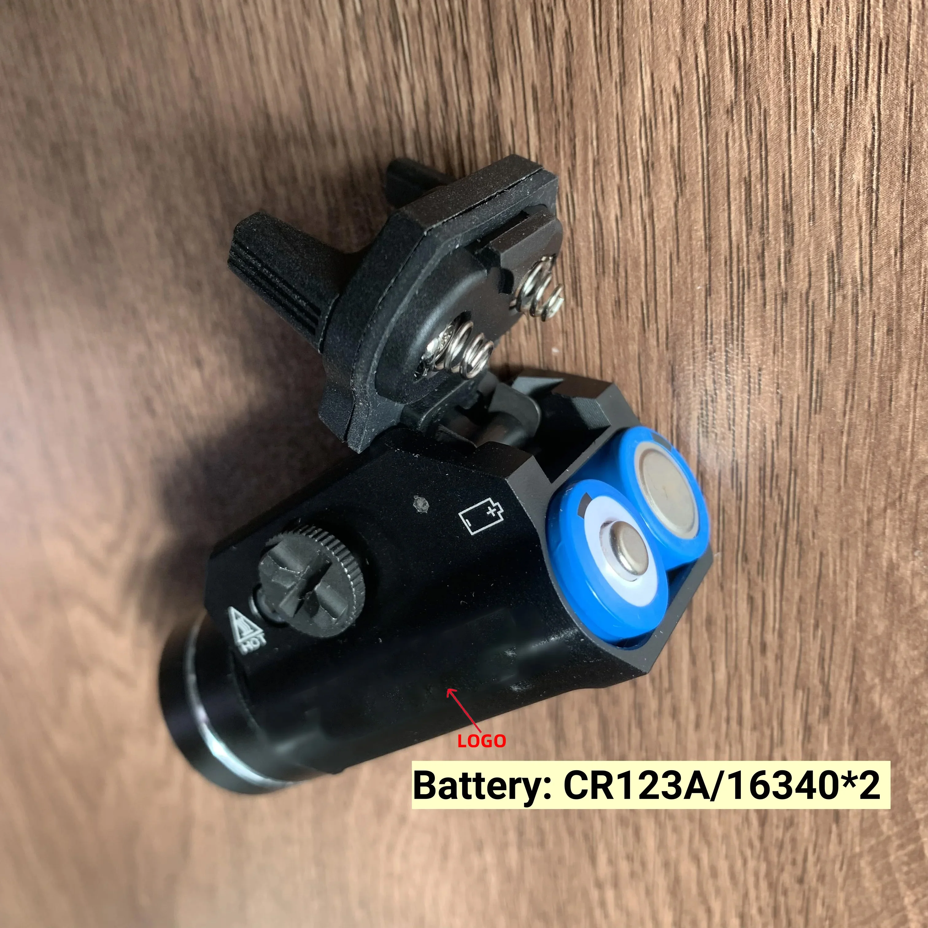 Elemen TR1 Taschenlampe, Weißlicht, Metallkonstruktion, LED, Stroboskopfunktion, 1000 Lumen, Unter-Barrel-Montierte Taschenlampe. – Detail 3