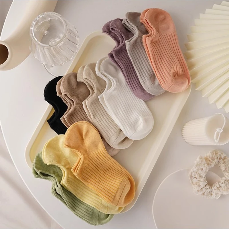 Woman Socks 5 Pairs Vertical Strip Solid Color Light Mouth Cream Invisible Boat Socks