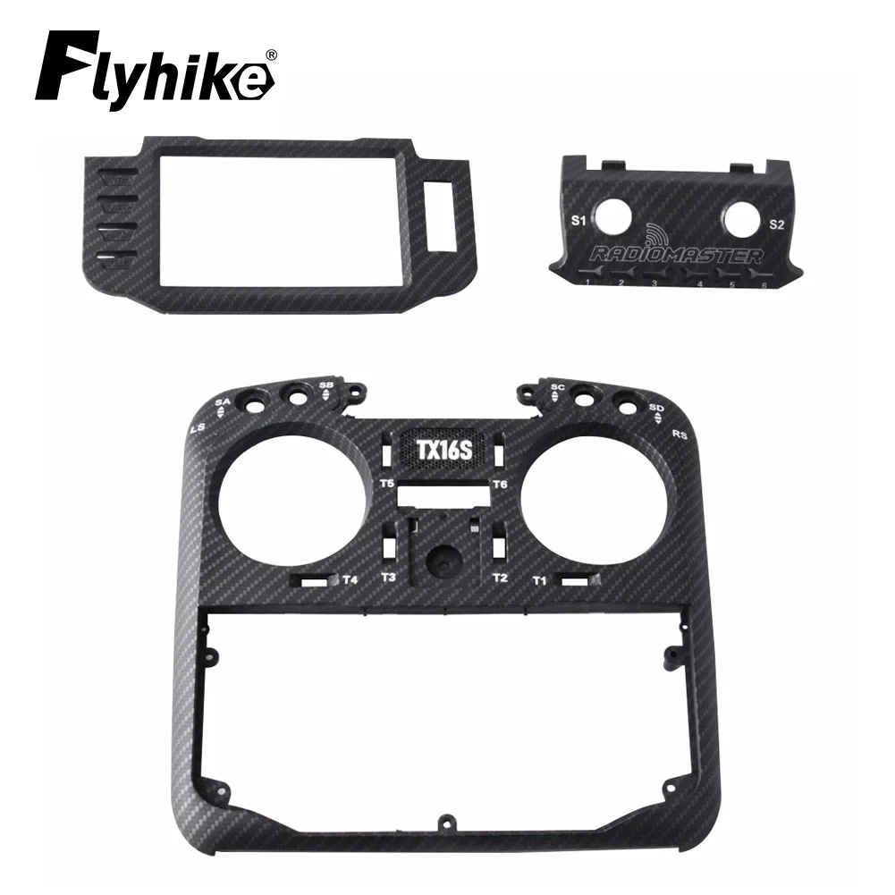 Coque avant carbone pour RadioMaster TX16S vue de face, montrant les découpes précises pour les boutons et l'écran.