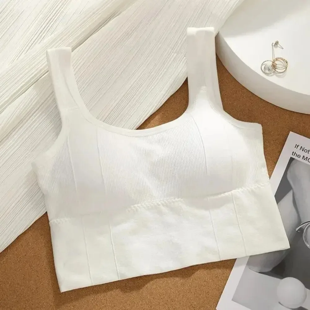 Sports bra with sweat-proof function for fitness wear. Women's seamless yoga bra. Anti-shock off-shoulder top.