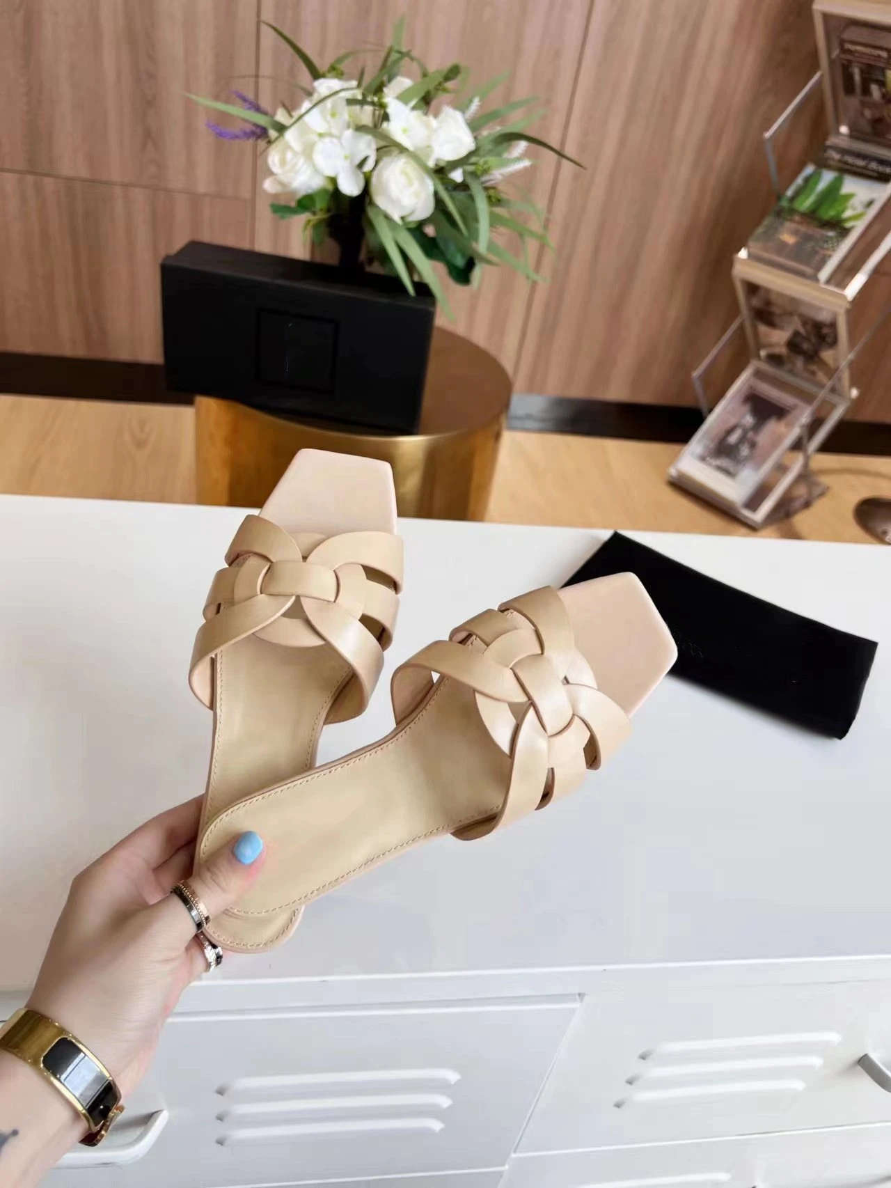 New Women's Fashion Leather Slippers Brand Design Luxury Women's Shoes Elegant Party Shoes Beach Shoes Home Shoes Dating Shoes 2