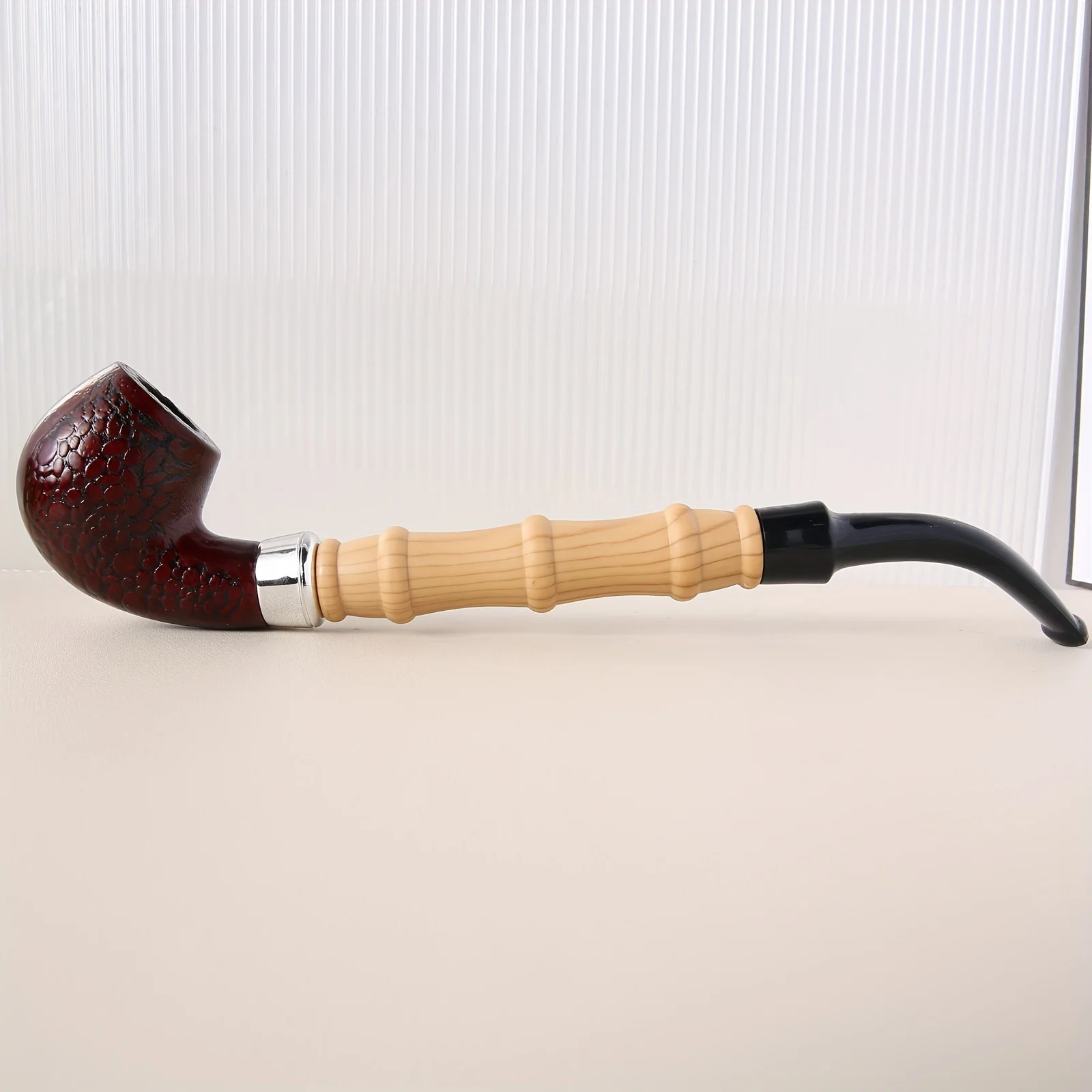 Crocodile Texture Emblem Classic Red Tobacco Pipe with Bamboo Style Durable Plastic Smoking Pipe for Tobacco Enthusiasts