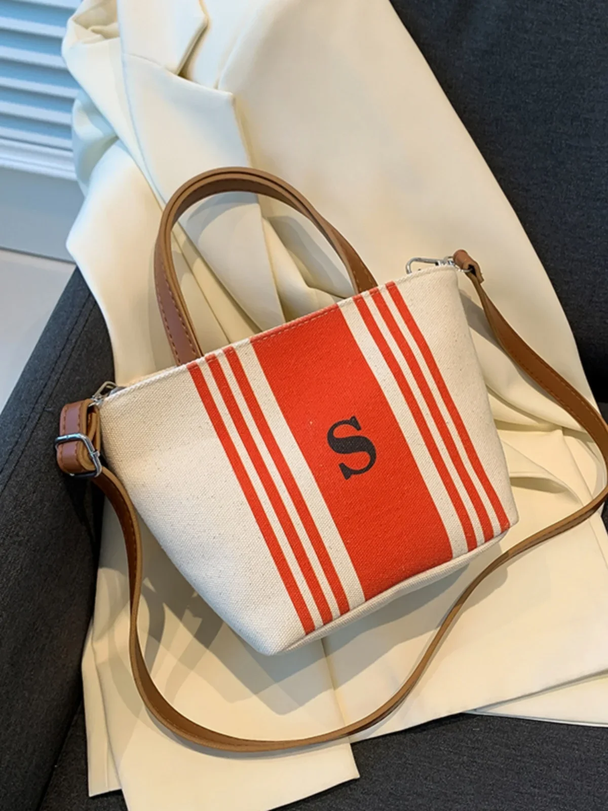 

Оригинальный дизайн, брендовая сумка, Холщовая Сумка через плечо, модные сумки-ведра для женщин, женская сумка, Лидер продаж, бесплатная доставка