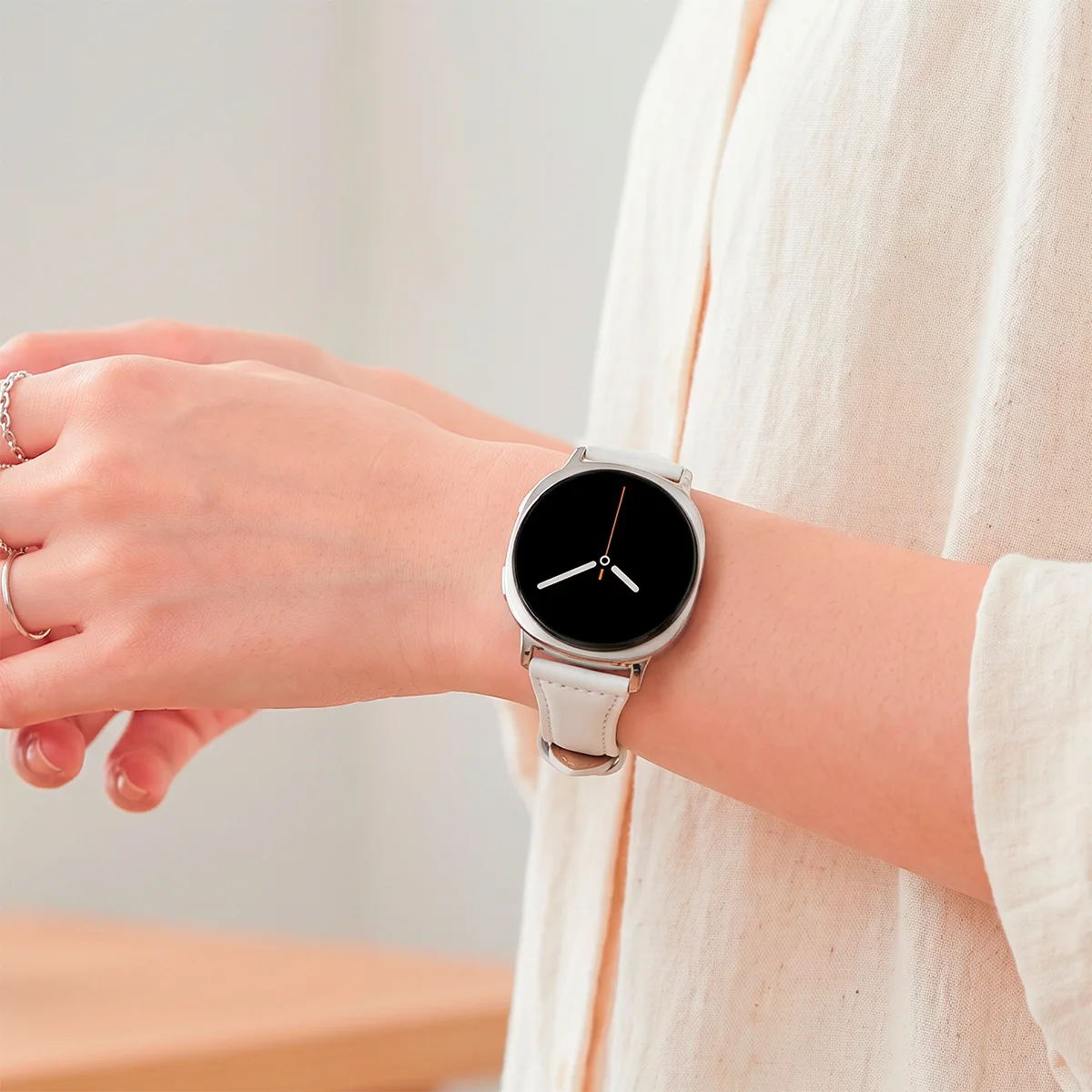 Slim Leather Strap for Women - Elegant Band for Galaxy Smartwatches